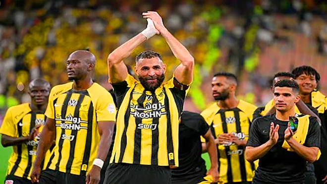 الاتحاد يضرب الهلال برباعية ويحكم قبضته على صدارة الدوري السعودي